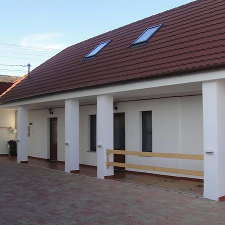 Paks Panzió Hotel Exterior foto